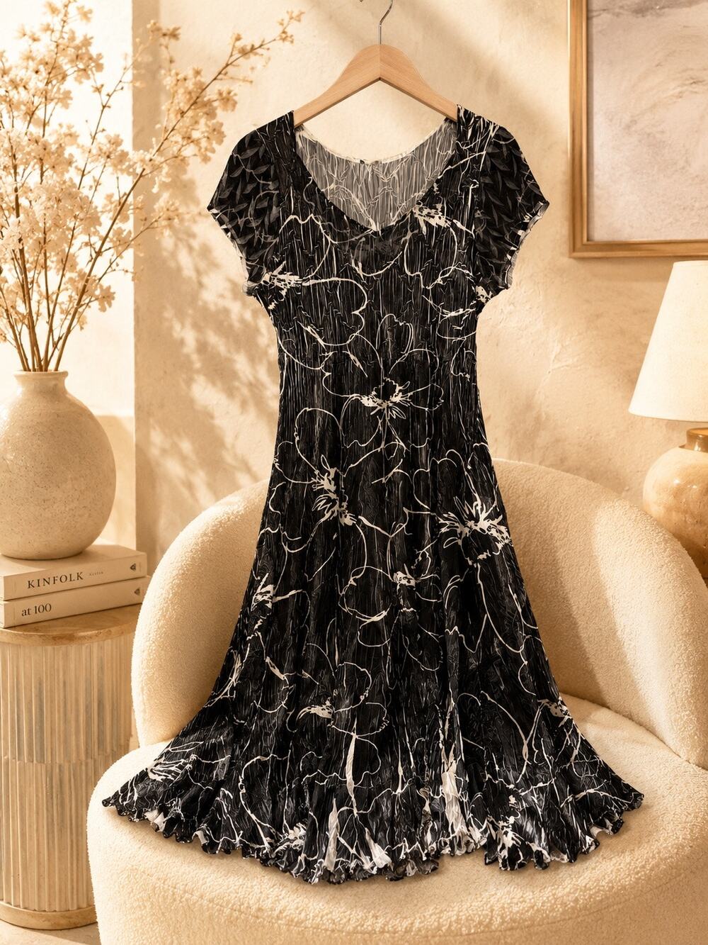 Komarov Floral Crinkle Midi Dress Black White V Neck Short Sleeve S/M Resort